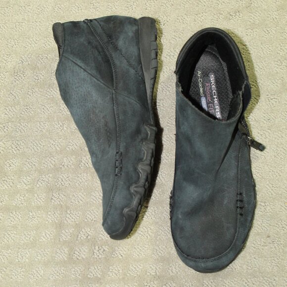 Skechers Wm 11 Relaxed Fit Air Cooled Memory Foam Black Leather Moccasin Bootie - Picture 1 of 6